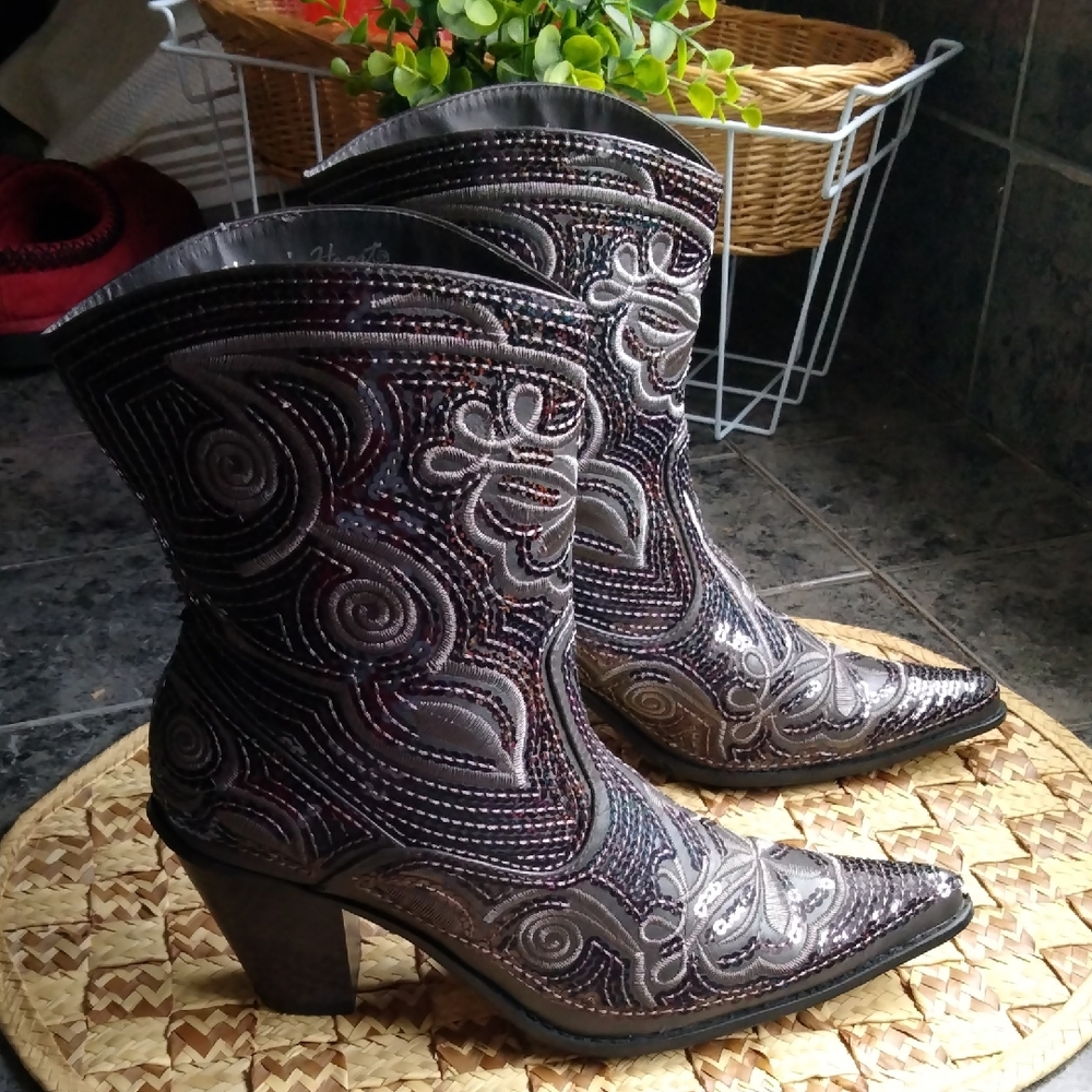 HELEN'S HEART SEQUINS Embroidered Western Boots - Black and Silver